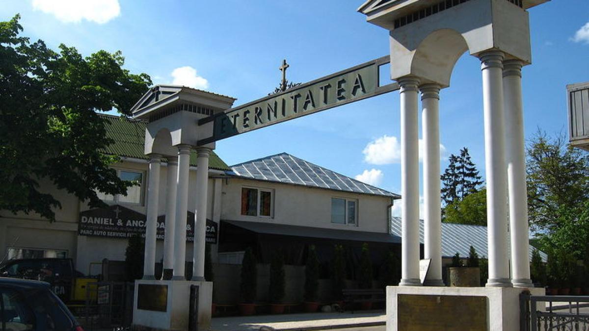 crima in cimitir un barbat a fost descoperit fara viata in dreptul unui mormant este infiorator cum