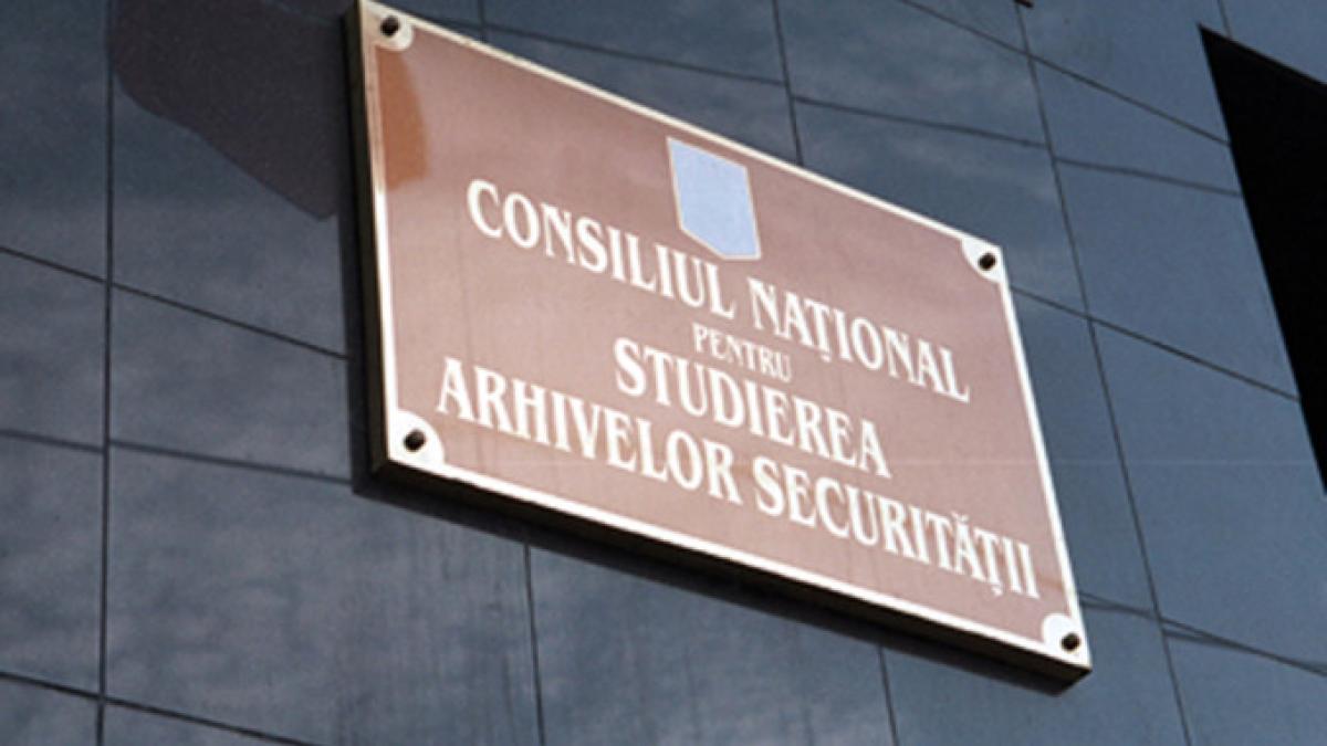 istoricul madalin hodor a fost suspendat de cnsas dupa publicarea unei liste cu colaboratori ai