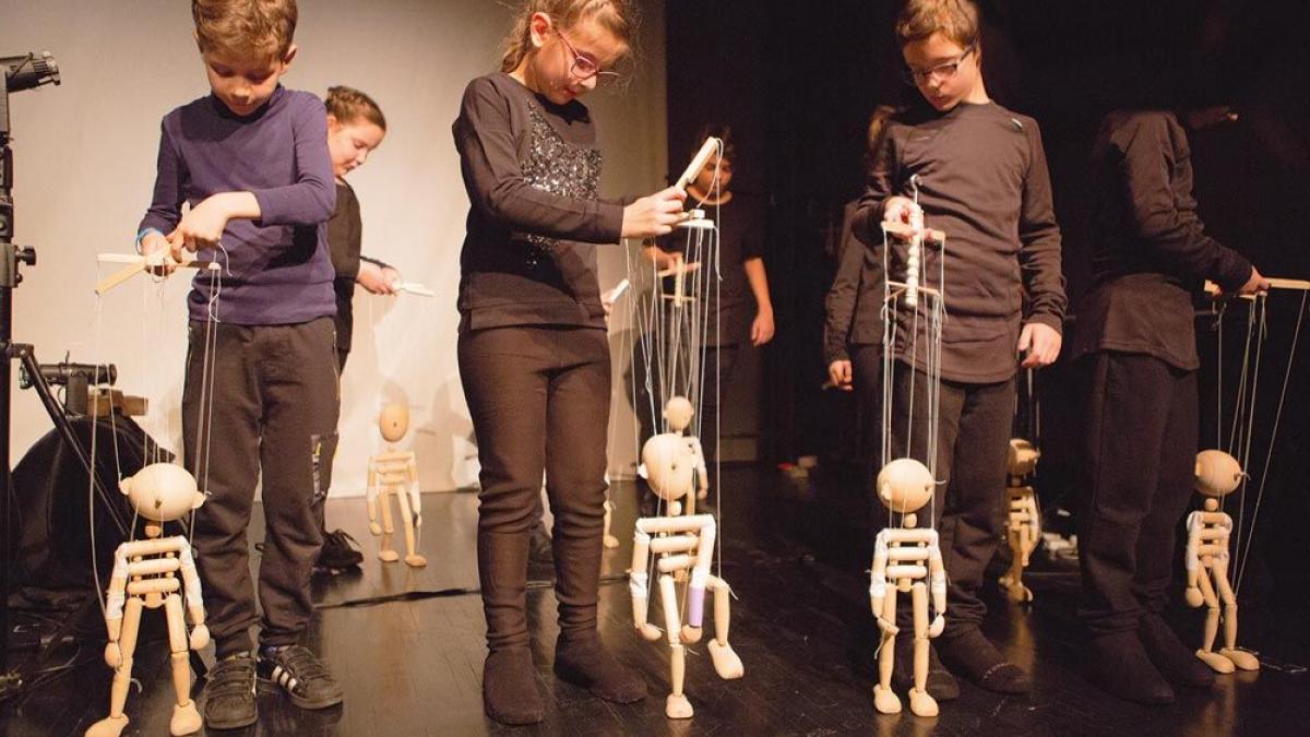 incepe festivalul international de teatru teatru strada si copil