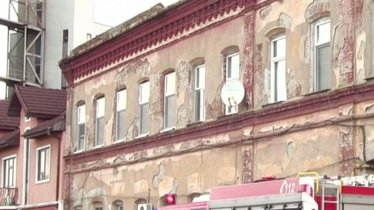 un barbat din timisoara a cazut printr un balcon cladirea unde locuia este veche de sute de ani