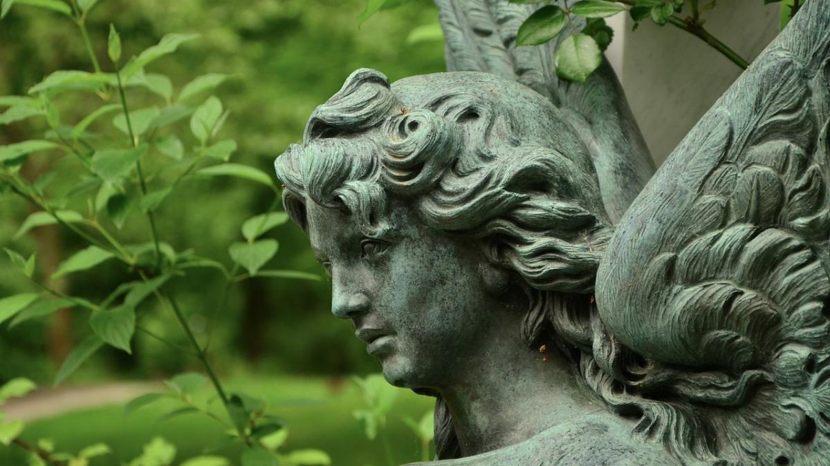 cum te protejeaza persoanele decedate exista o conexiune foarte puternica intre oamenii de pe