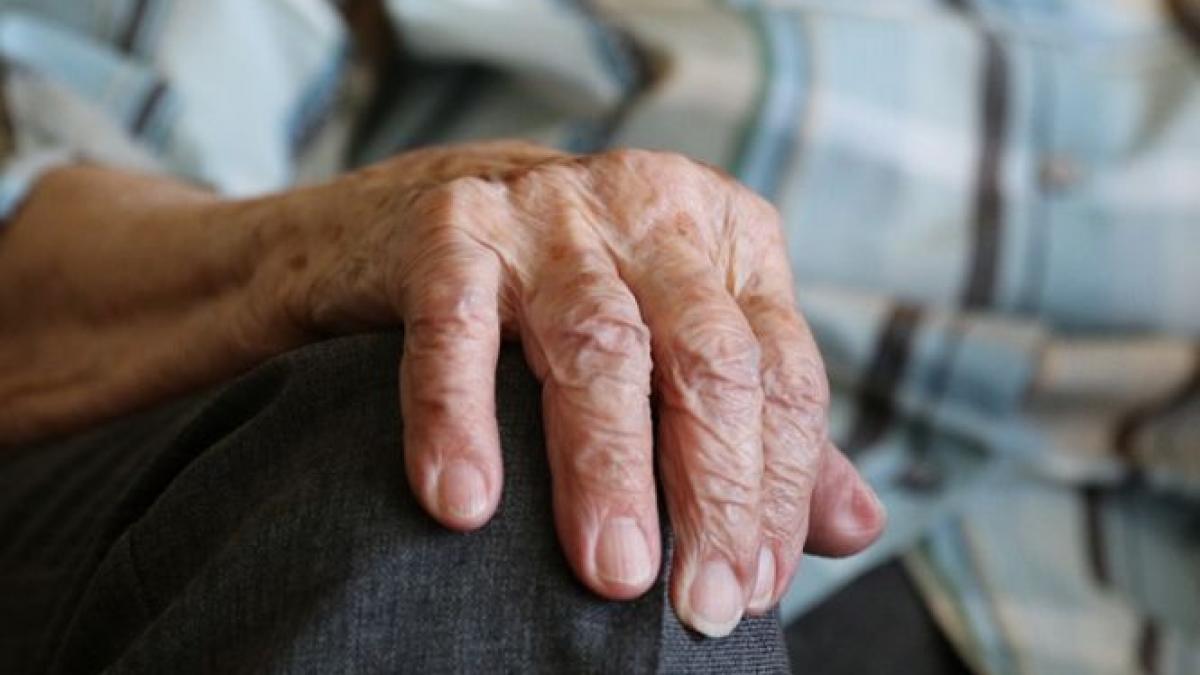 femeie de 72 de ani disparuta de opt zile de acasa a fost gasita in viata intr o rapa