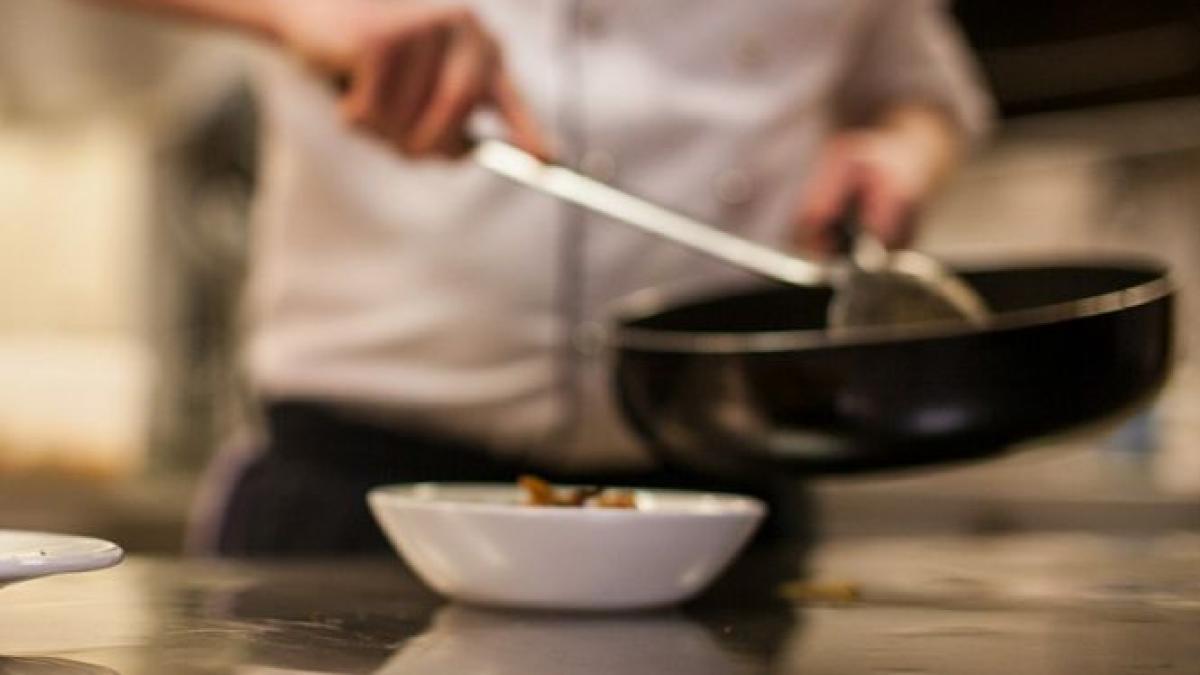 localuri inchise pe banda rulanta in eforie nord a fost gasita carne expirata din anul 2015