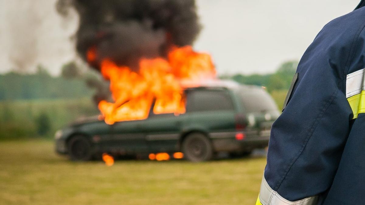 situatie socanta la o benzinarie din cluj napoca i a dat foc masinii si s a urcat in ea