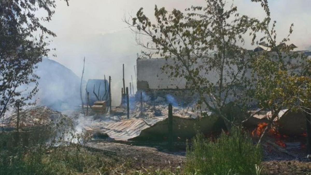 incendiu violent in vrancea mai multe case au fost cuprinse de flacari