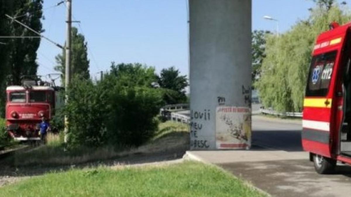 un barbat a fost decapitat de tren la intrarea in bistrita video
