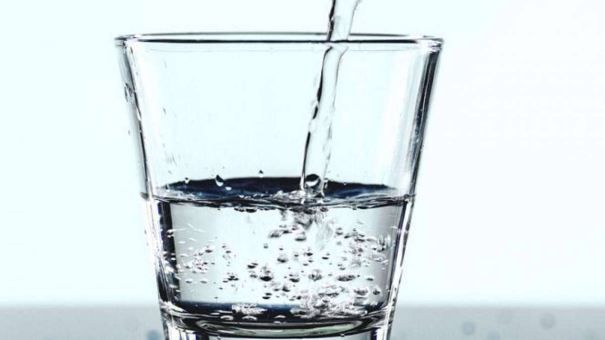 trebuie sa bem doi litri de apa pe zi raspunsul socant oferit de un nutritionist