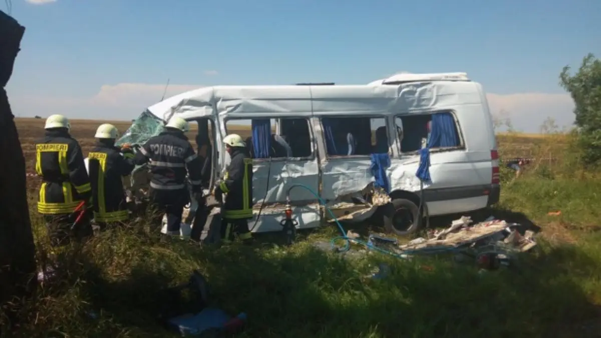 un microbuz de persoane implicat intr un accident grav un mort si 21 de raniti a fost lansat planul