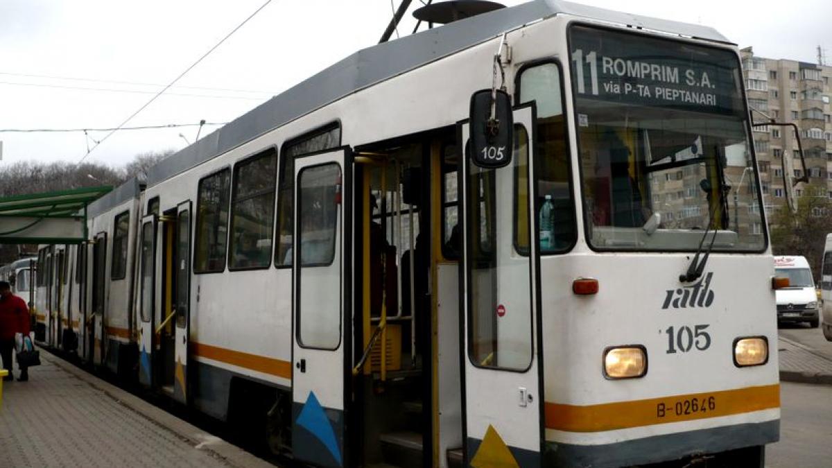 andreea era in tramvaiul 11 cand a auzit controlorul vorbind cu o doamna cand a realizat cine era