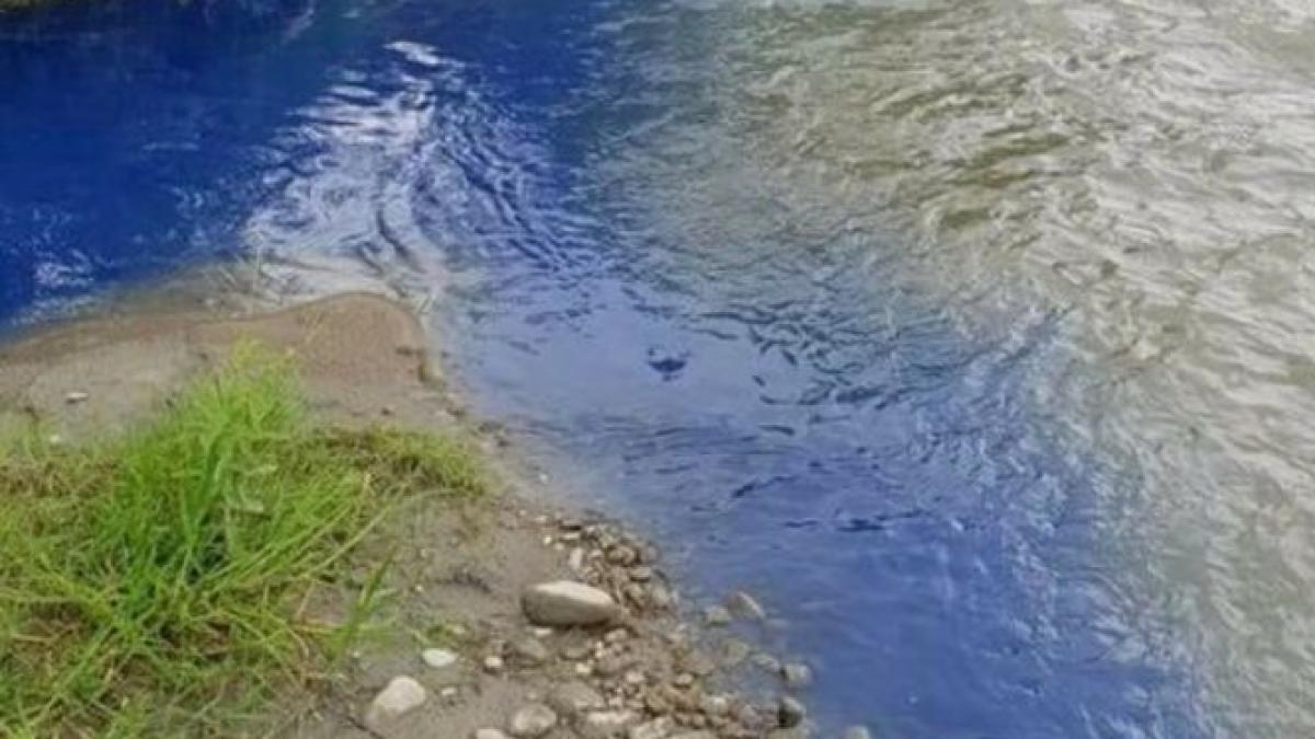 apa a devenit albastra pe raul ialomita din cauza unei posibile poluari video