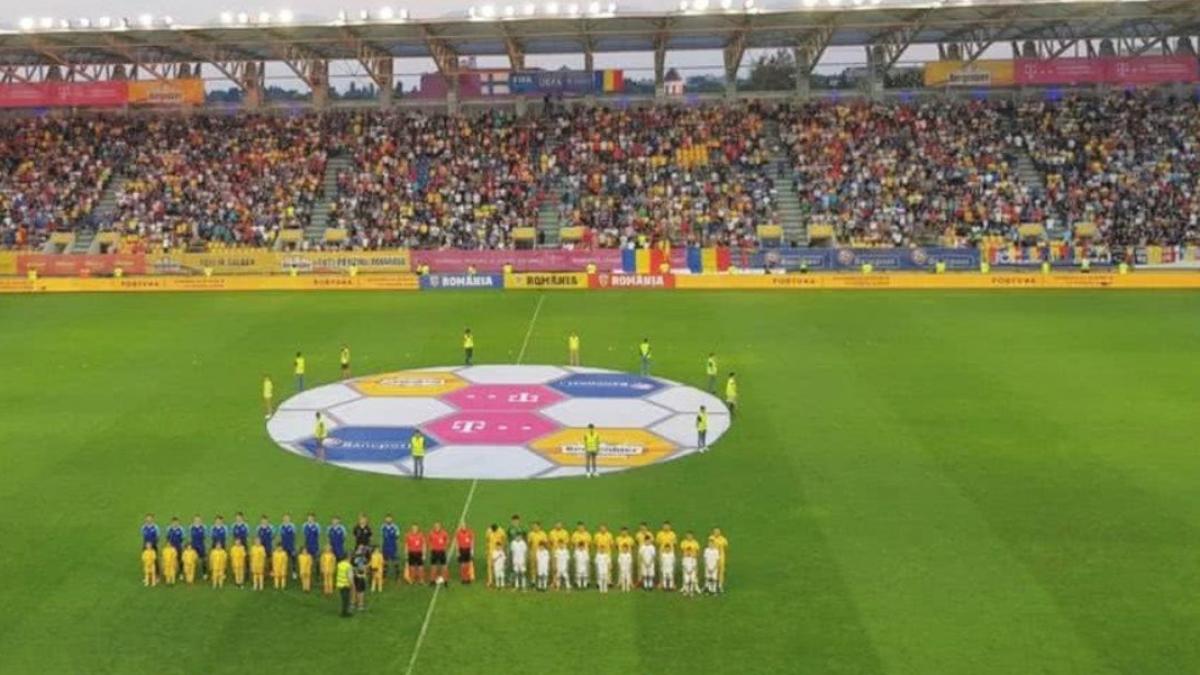 prezenta incredibila in tribuna la meciul amical dintre romania si finlanda oamenilor nu le a venit