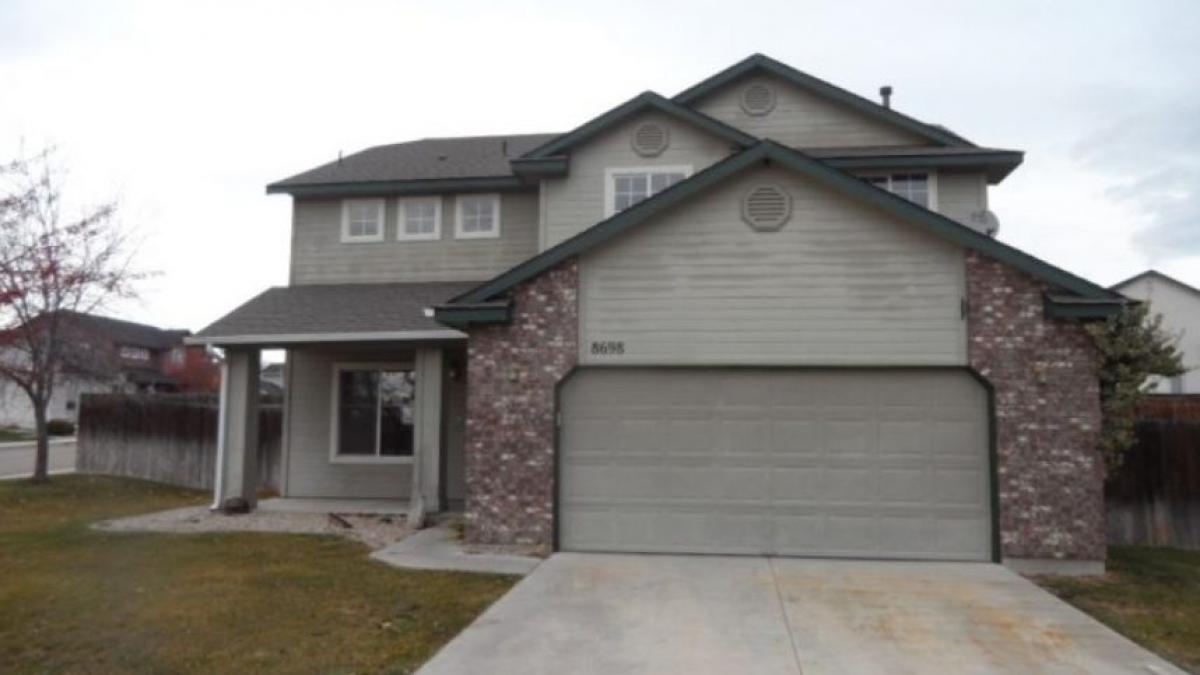 au auzit un zgomot ciudat venind din garaj dar le a fost frica sa iasa din casa crezand ca sunt