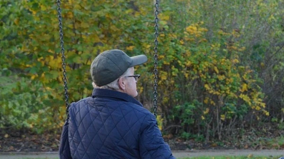 sotia lui murise si a vrut sa i faca curat in lucruri insa a gasit ceva ce dezvaluia un secret