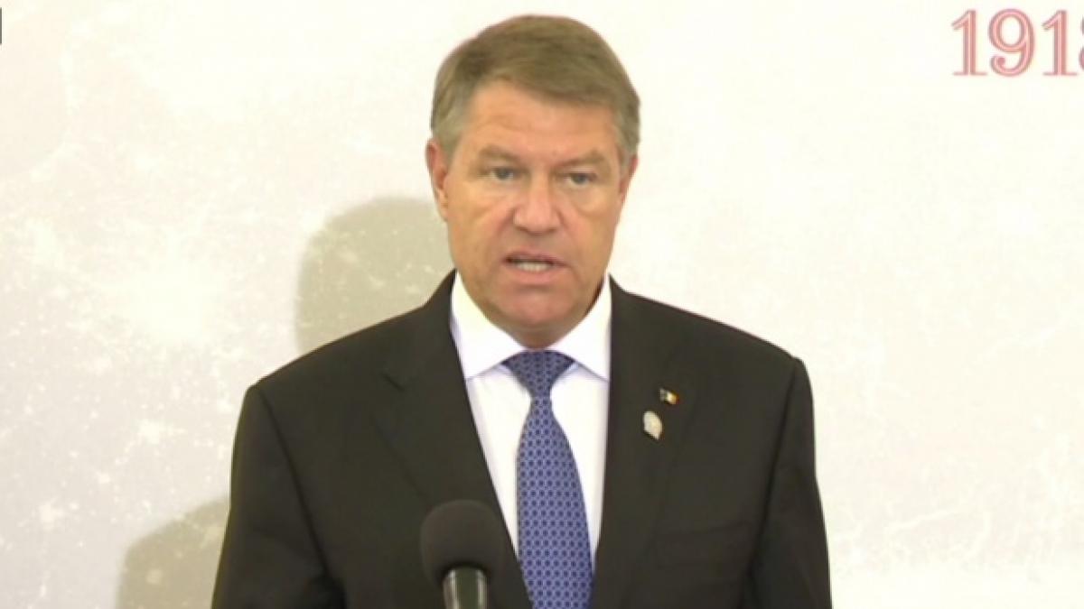 ce face klaus iohannis in timpul mitingului psd