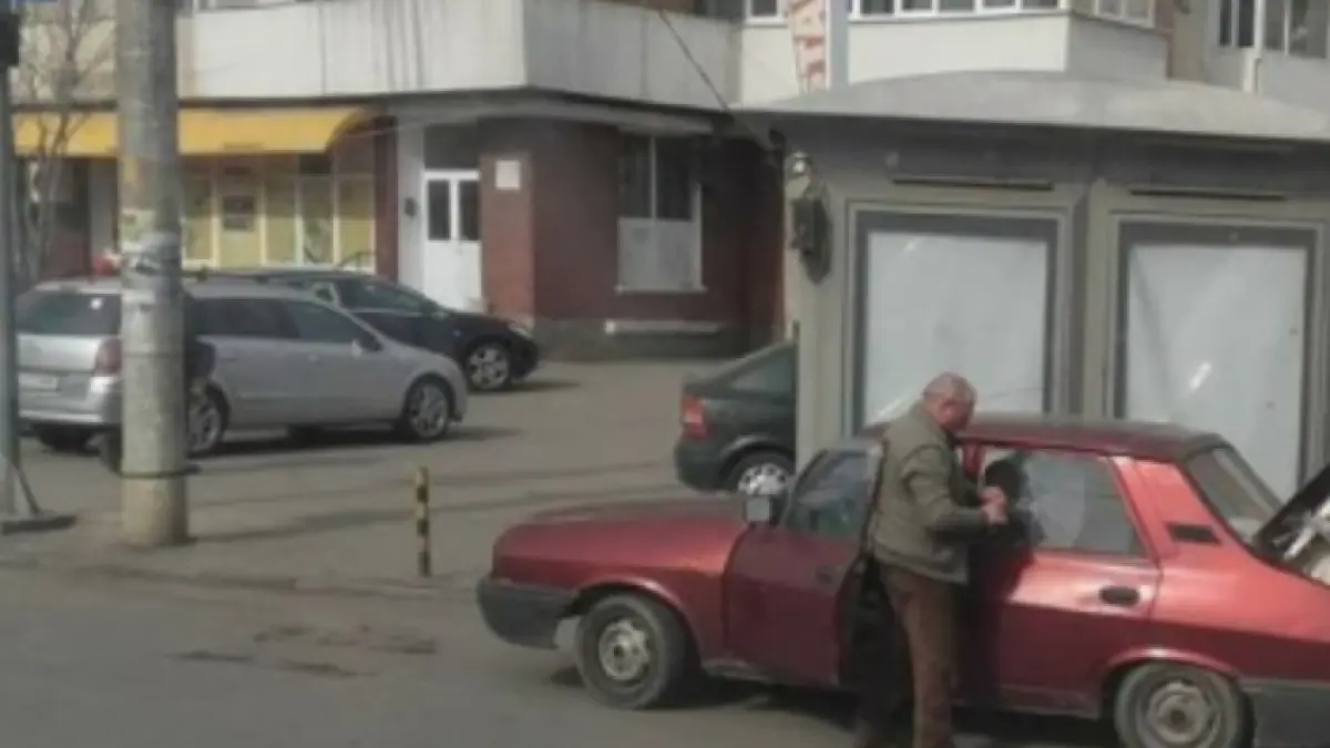 imagine incredibila surprinsa in bucuresti ce a pus un barbat in portbagajul unei dacii 1310