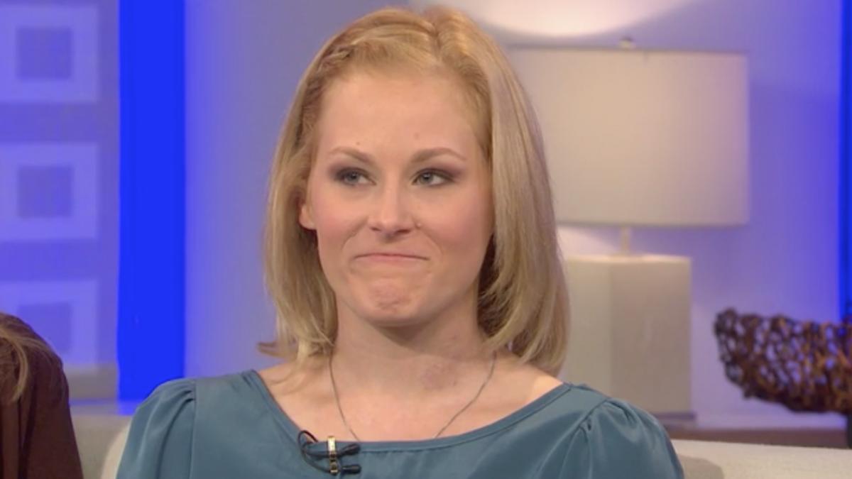 tocmai se casatorisera dar mireasa a aruncat florile si a rupt rochia si a fugit cand au vazut ce