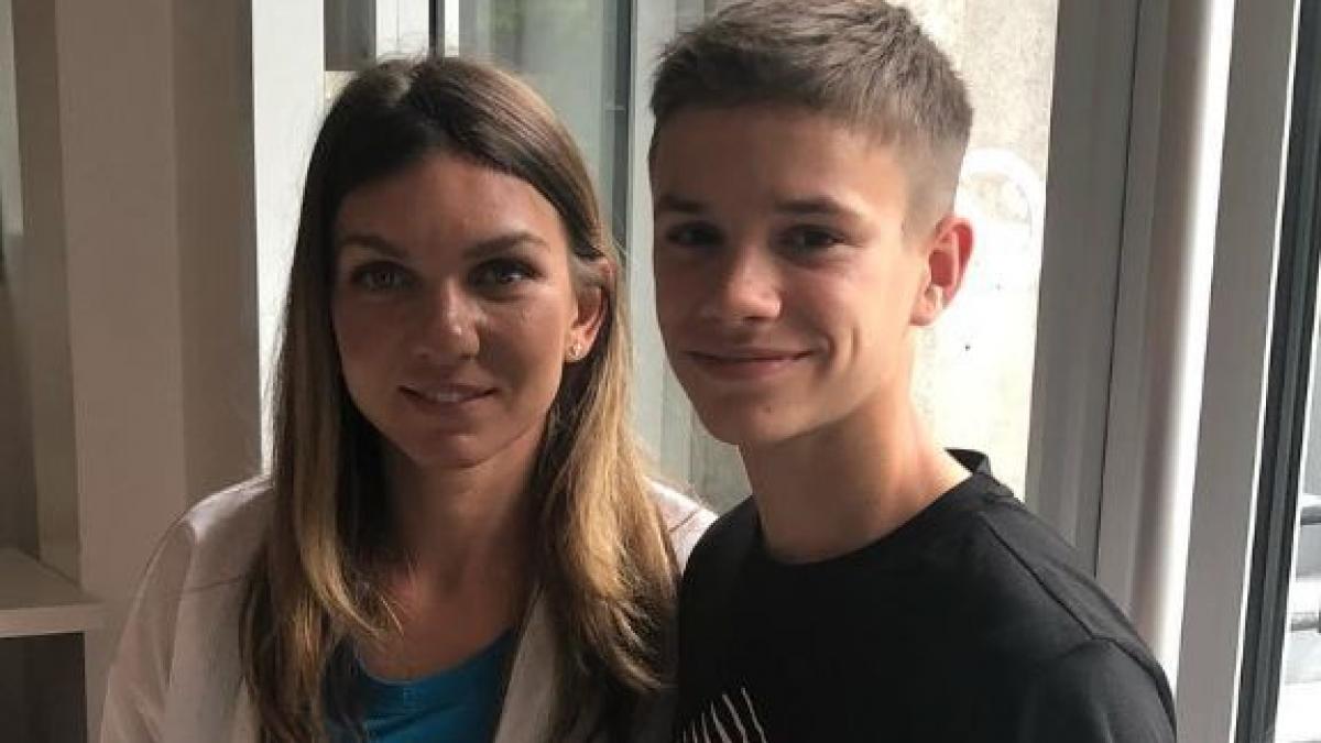 fiul sotilor beckham s a pozat alaturi de simona halep dupa victoria obtinuta la roland garros