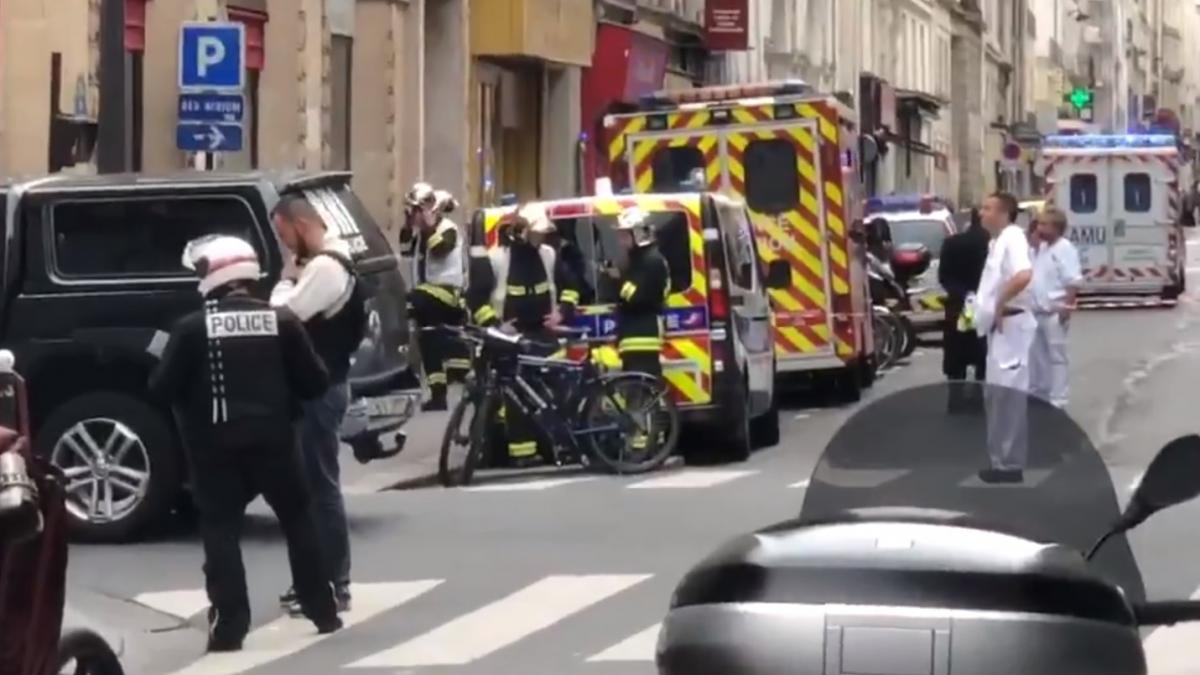luare de ostatici la paris autorul a fost incatusat cu ajutorul unui robot video