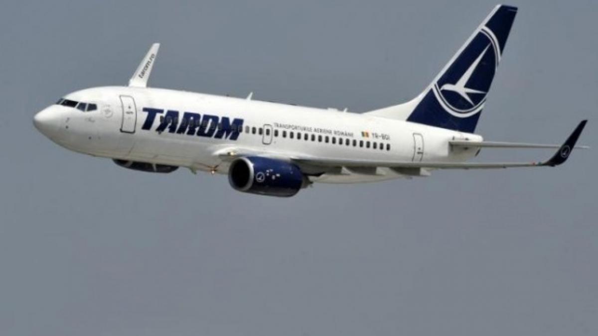 panica pe aeroportul otopeni un avion tarom a fost intors din drum dupa ce un geam s a fisurat