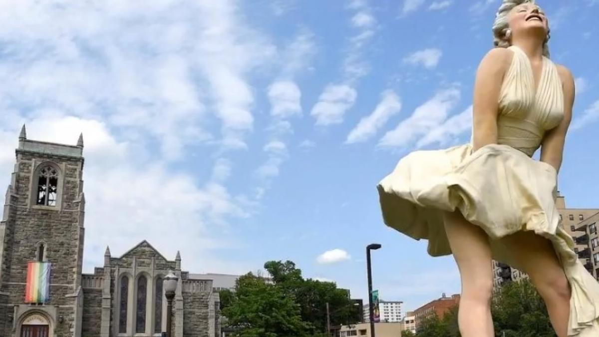statuia lui marilyn monroe starneste controverse unde a fost amplasata video