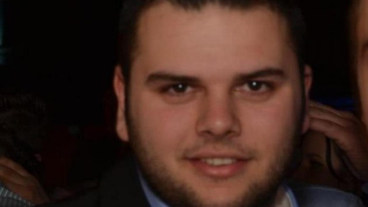 a sarit in piscina de fericire ca a castigat halep dar s a lovit la cap si a murit