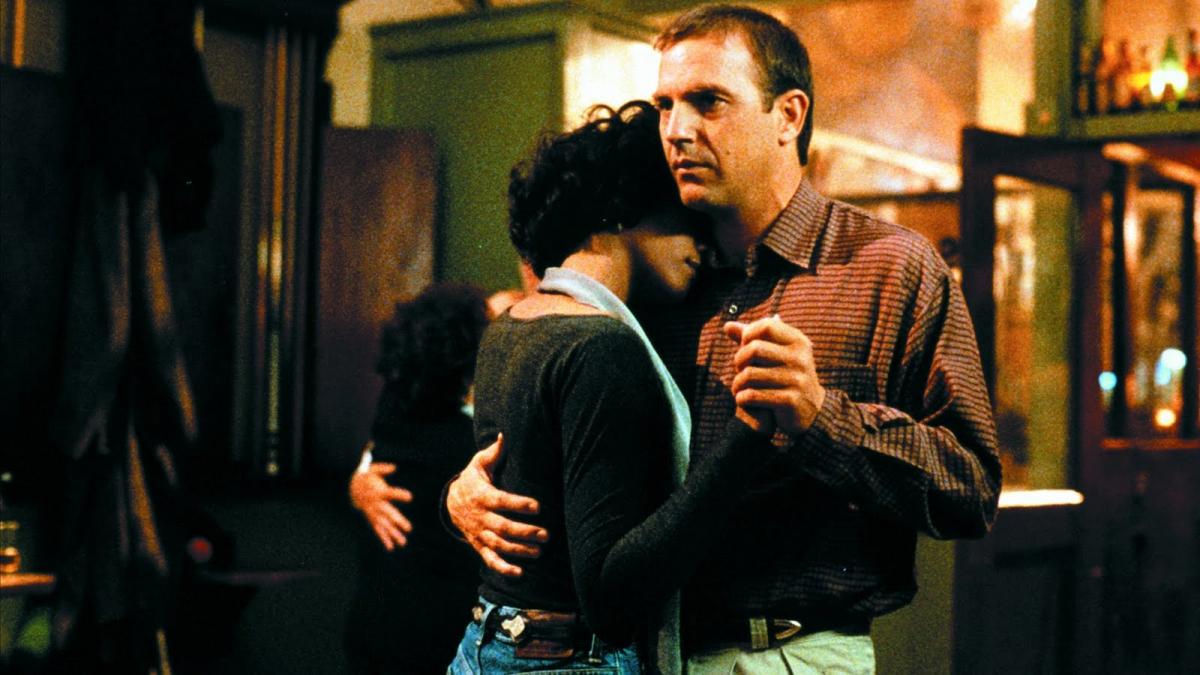 in 90 kevin costner facea furori in the bodyguard dar acum are 63 de ani si a imbatranit mult