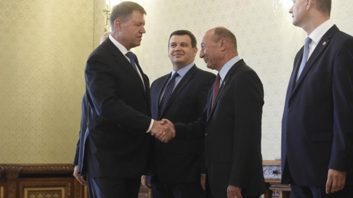 sinteza zilei sondaj incendiar increderea in klaus iohannis vs traian basescu