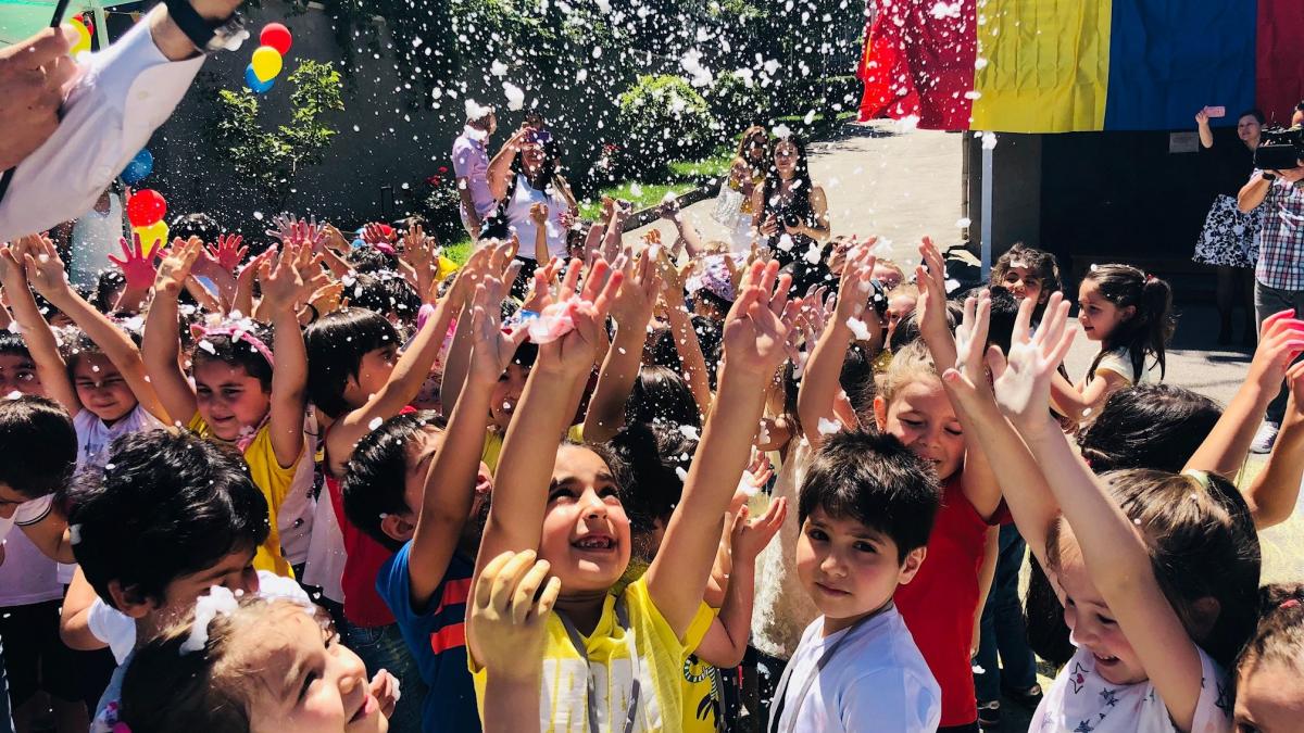 vino la joaca in romania 100 de copii turci sarbatoresc centenarul la ambasada romaniei din ankara