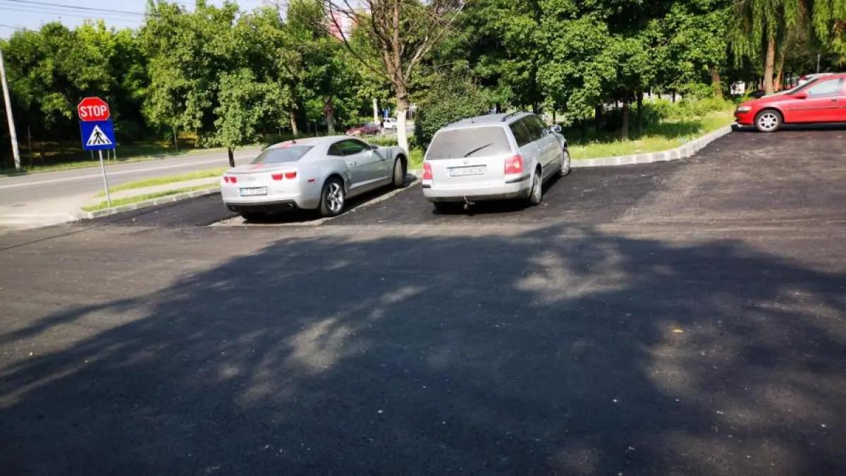 asfaltare cu obstacole in craiova cum au reusit niste muncitori sa repare o parcare imaginile fac