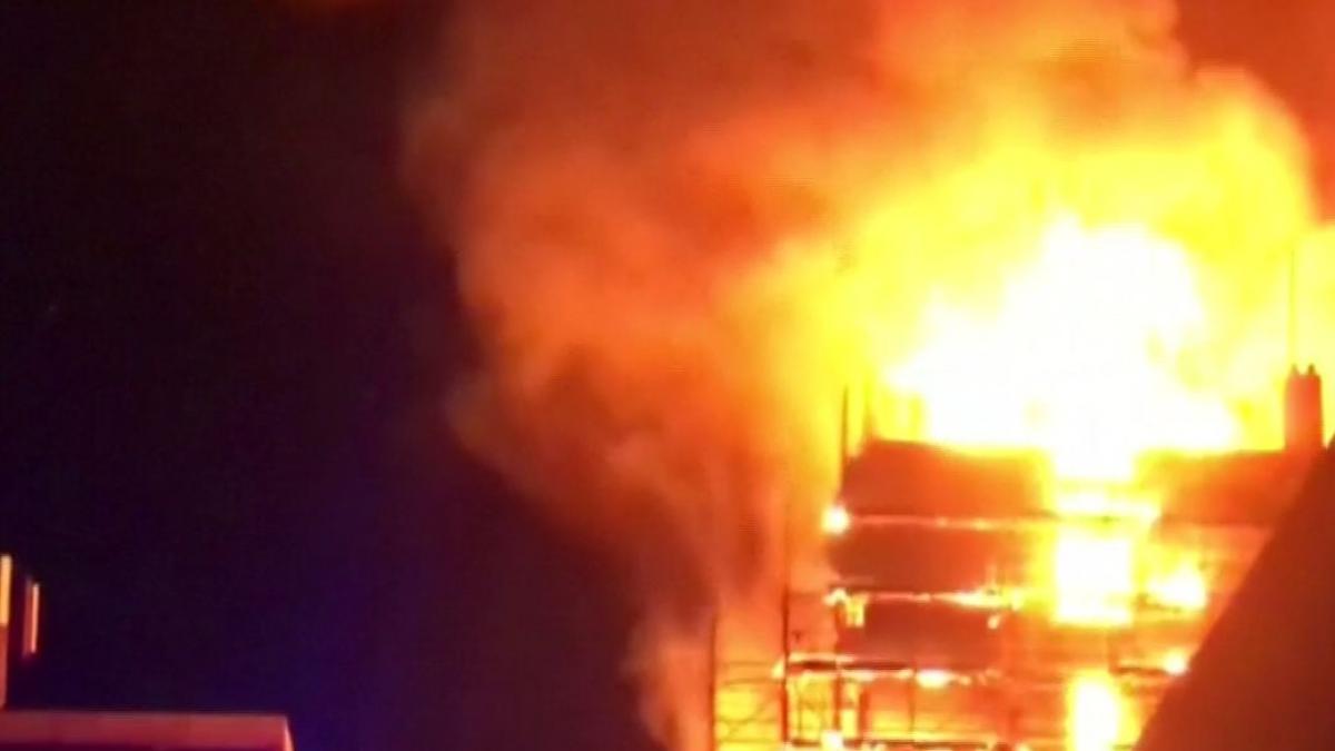 incendiu devastator repetat dupa patru ani peste 60 de pompieri intervin la fata locului