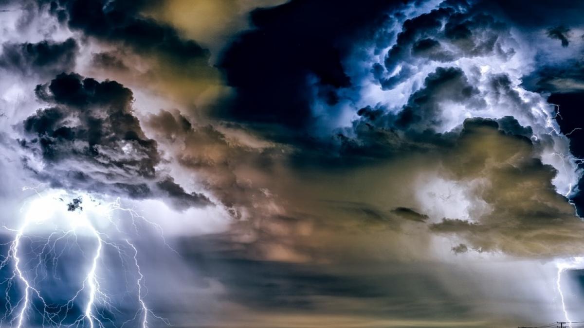 O furtună violentă a lovit litoralul românesc. Imaginile dezastrului