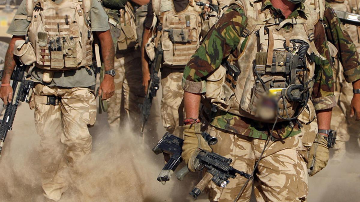 a intrat singur intr o pestera intunecoasa plina de talibani ce a facut acest soldat din fortele