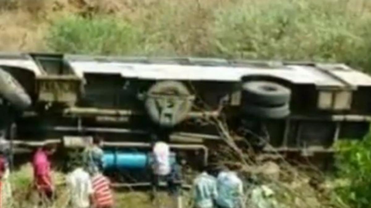 accident teribil un autocar cu 50 de persoane la bord s a rasturnat