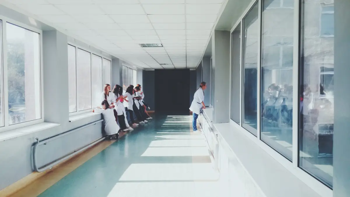 medic condamnat la inchisoare pentru ucidere din culpa dupa ce o adolescenta de 17 ani a murit