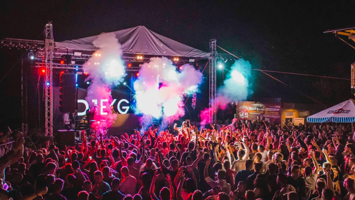 a intrat cu masina intr un grup participant la un festival de muzica din olanda incredibil ce au