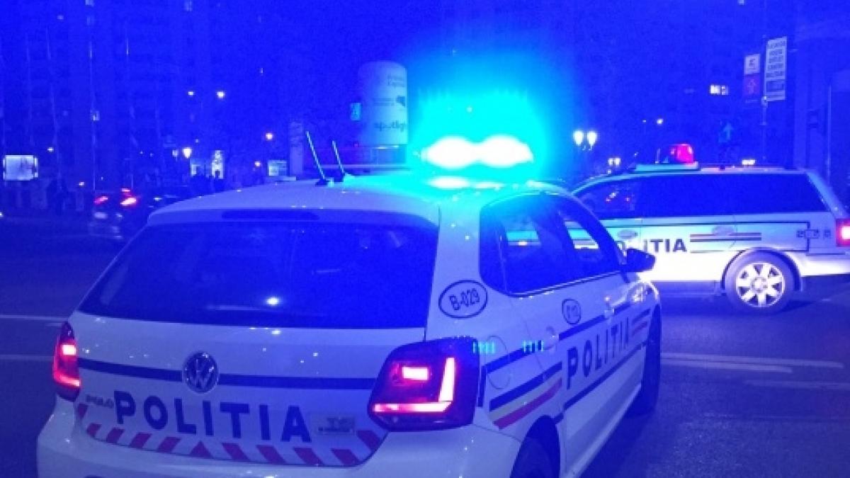 doi copii au ramas blocati intr un tomberon din resita in care s au ascuns de ploaie