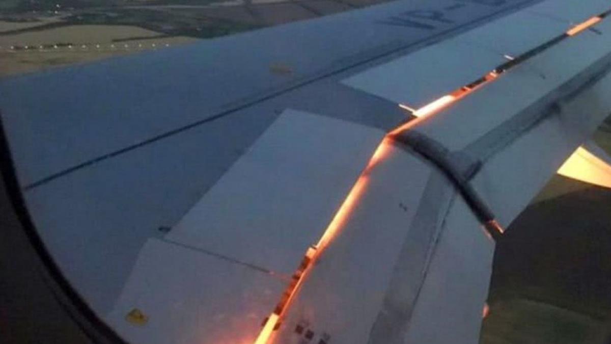 la un pas de tragedie avionul unei echipe de la mondial a luat foc in zbor