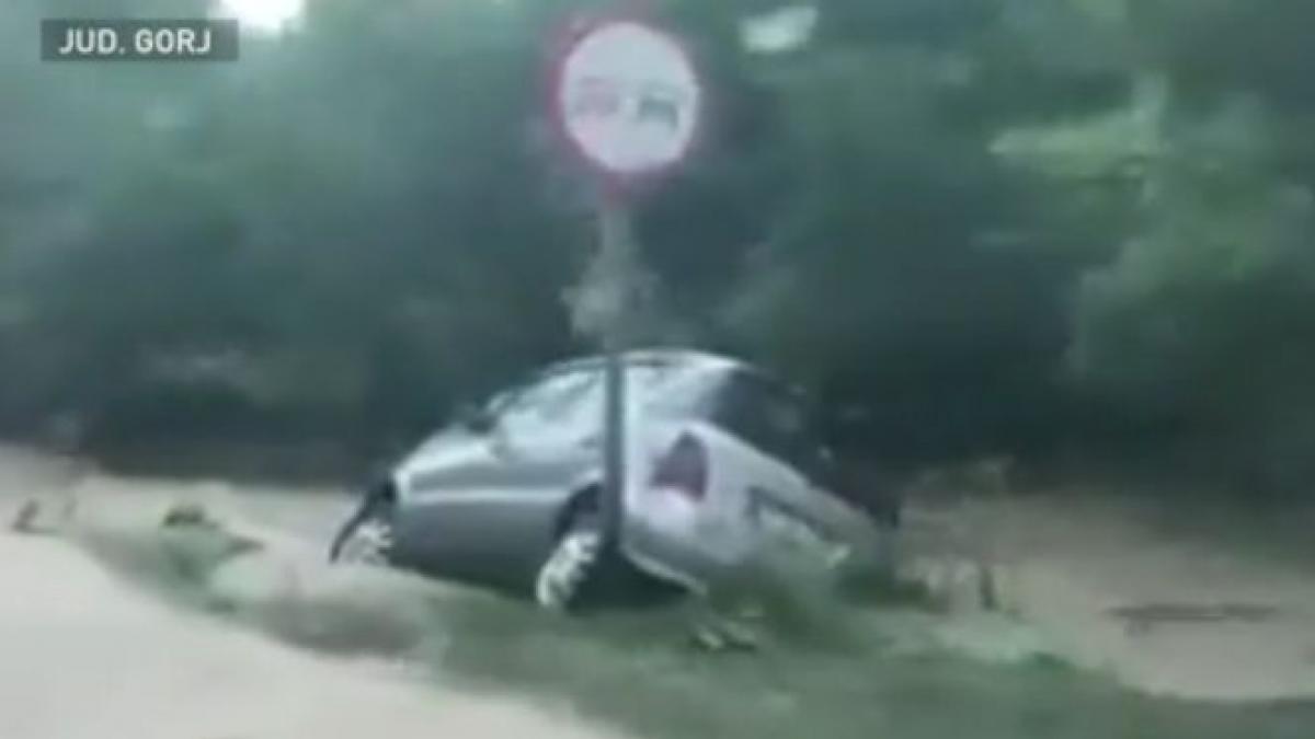 vremea rea face ravagii furtuni si inundatii in aproape toata tara