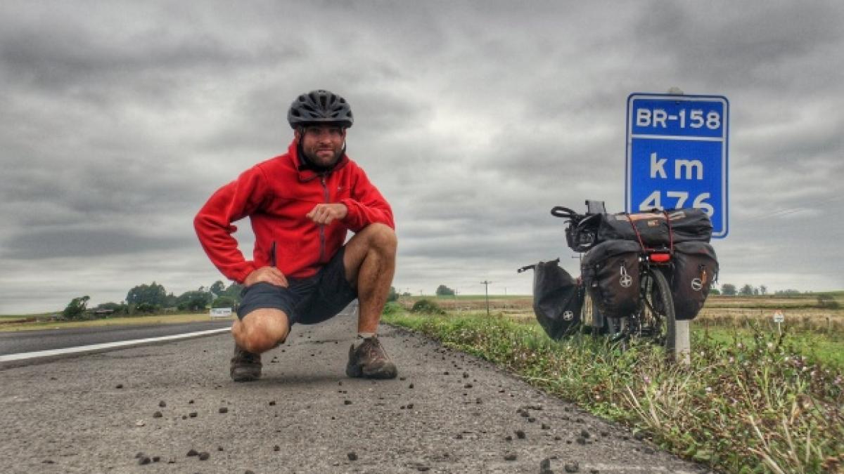 romanul care traverseaza americile pe bicicleta decizie radicala cei care au citit ultimul sau