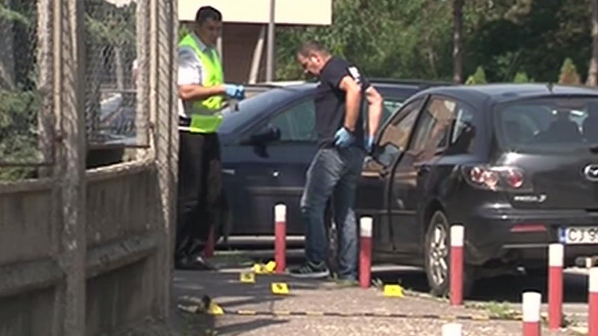 alerta la cluj cutie suspecta explodata la masina unui ofiter isu primele imagini de la fata