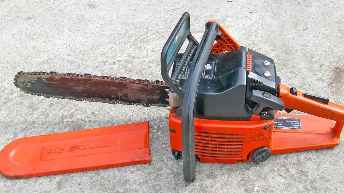 doi inspectori itm au fost atacati cu drujba si toporul in neamt