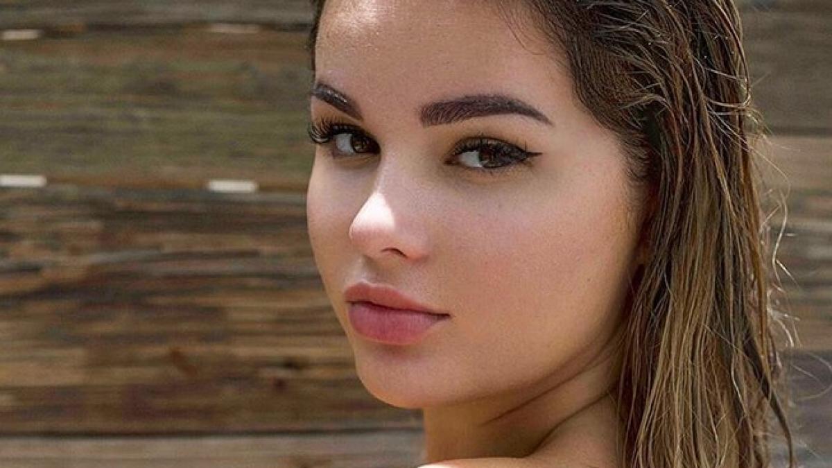 ea este cea mai noua atractie a rusiei are doar 22 de ani iar frumusetea ei a devenit deja un