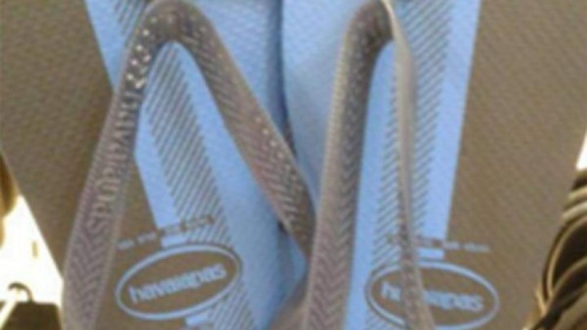 slapii care au isterizat internetul ce culoare vezi in aceasta imagine foto