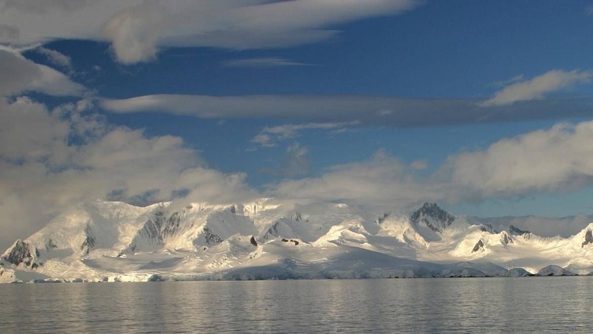 specialistii sunt in alerta ce se intampla cu antartica
