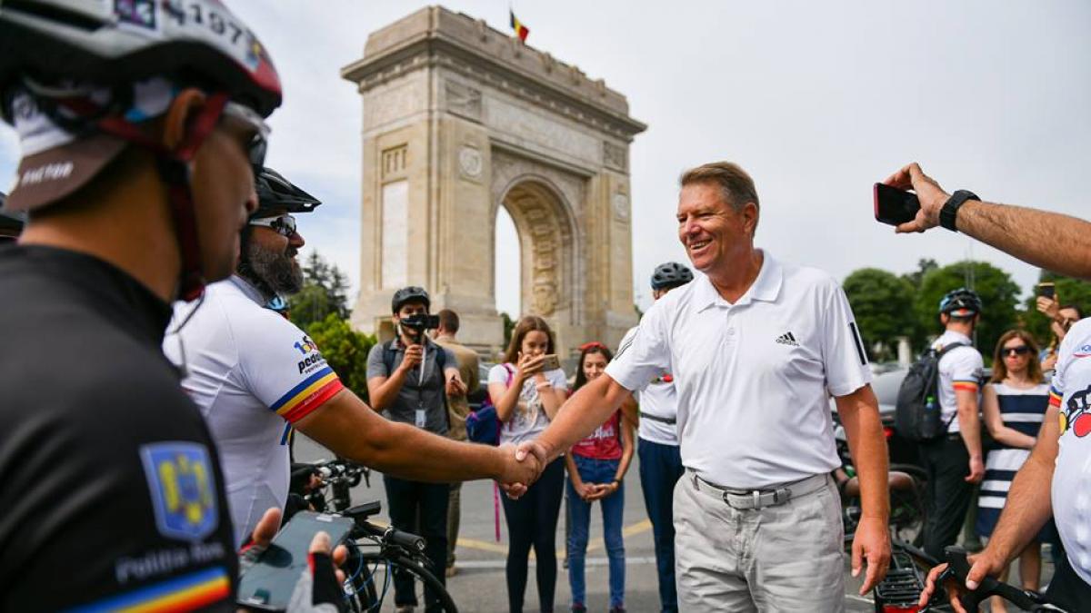 ce a aparut pe pagina de facebook a lui klaus iohannis in urma cu putin timp