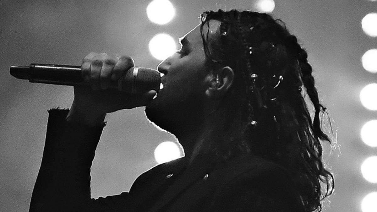 smiley a publicat o imagine care i a ingrijorat pe fani apoi a plecat la muntele athos