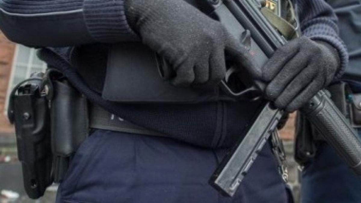 alerta cu bomba la cupa mondiala de fotbal trei centre comerciale au fost evacuate