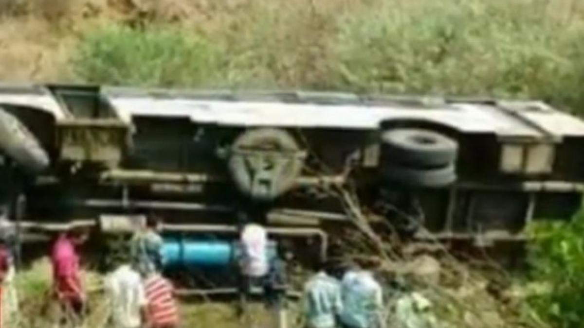 autocar plin cu turisti francezi implicat intr un grav accident la sinaia unul din ei a murit