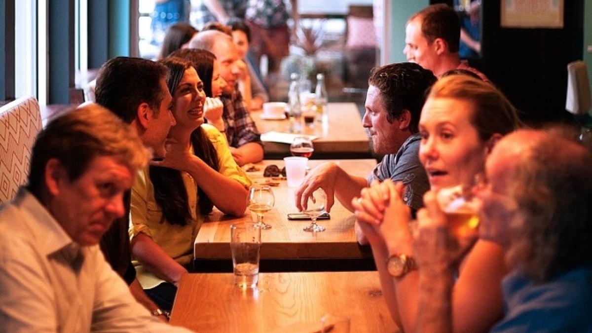 de ce spunem mmm inainte de anumite cuvinte explicatia oamenilor de stiinta