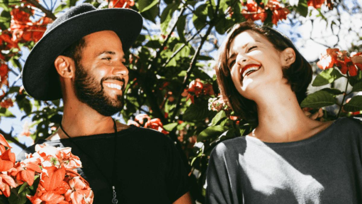 horoscop aceste perechi de zodii se simt perfect impreuna rad intotdeauna cu gura pana la